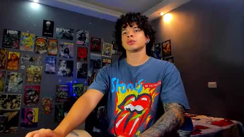 Snapshot of ian_versace chatting on 09/29/25, 02:33 Andres online show from 09/29/25, 02:33