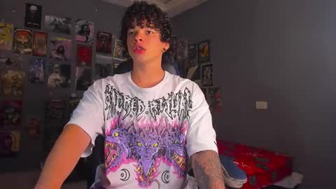 Snapshot of ian_versace chatting on 10/26/25, 03:29 Andres online show from 10/26/25, 03:29