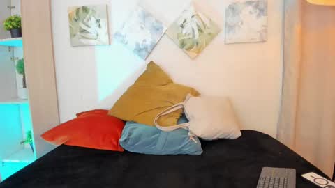 ian  online show from 11/06/25, 02:56