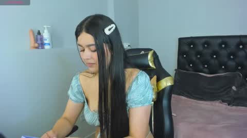 Isabella online show from 11/19/25, 11:54