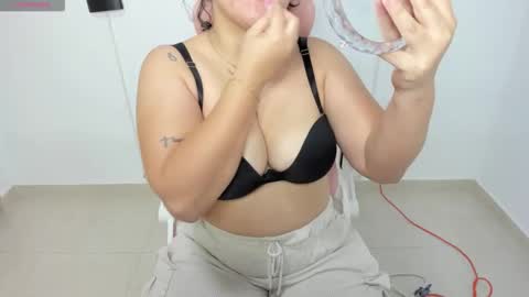 ibeth_diaz online show from 11/26/25, 03:18