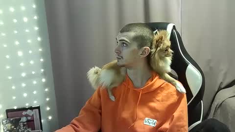 MAX online show from 02/11/25, 09:20