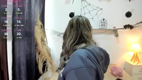 ice_y_abigail online show from 10/30/25, 12:17