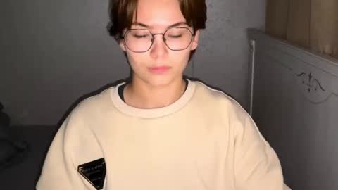 Snapshot of iceeheart chatting on 10/26/25, 11:27 Ksenia online show from 10/26/25, 11:27