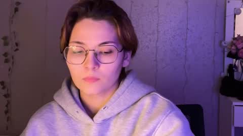 Snapshot of iceeheart chatting on 12/14/25, 06:34 Ksenia online show from 12/14/25, 06:34