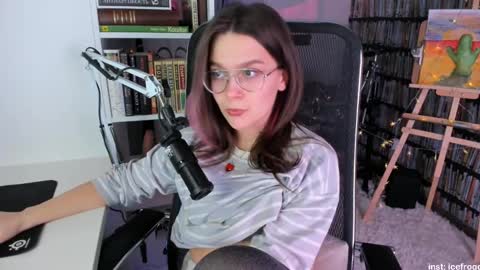 Julia online show from 02/24/25, 09:41