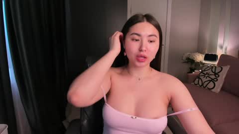 Snapshot of iceicebabe_ chatting on 04/24/26, 01:19 Aiza online show from 04/24/26, 01:19