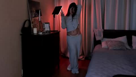 Snapshot of iceicebabe_ chatting on 05/12/26, 01:36 Aiza online show from 05/12/26, 01:36