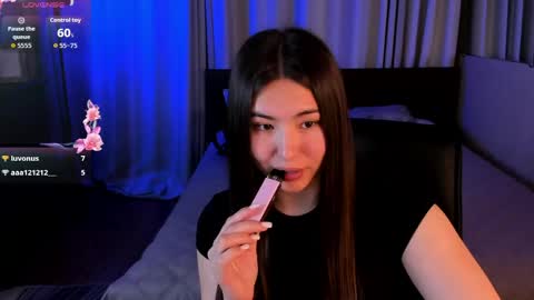 Snapshot of iceicebabe_ chatting on 05/27/26, 01:57 Aiza online show from 05/27/26, 01:57