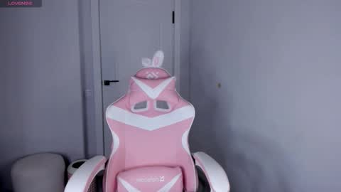 Snapshot of ichigo_o chatting on 02/05/26, 10:25 Hitomi online show from 02/05/26, 10:25