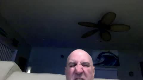 Snapshot of icumming chatting on 12/17/25, 02:06 icumming online show from 12/17/25, 02:06