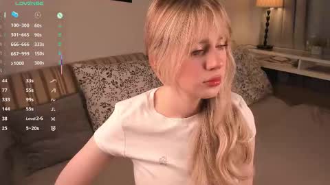 Snapshot of icyhoneybite chatting on 12/14/25, 09:03 Jane online show from 12/14/25, 09:03