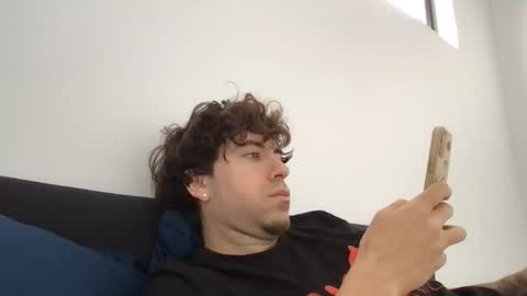 Snapshot of icyninesix chatting on 11/21/25, 12:43 icyninesix online show from 11/21/25, 12:43