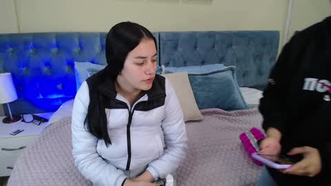 Snapshot of icysweetcam chatting on 01/12/25, 11:50 Icy online show from 01/12/25, 11:50