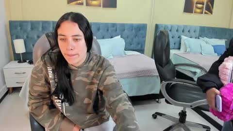 Snapshot of icysweetcam chatting on 02/01/25, 11:32 Icy online show from 02/01/25, 11:32