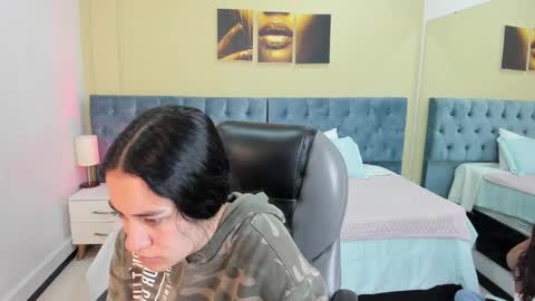 Snapshot of icysweetcam chatting on 02/02/25, 11:51 Icy online show from 02/02/25, 11:51