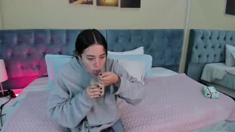 Snapshot of icysweetcam chatting on 02/03/25, 11:31 Icy online show from 02/03/25, 11:31