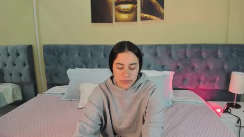 Snapshot of icysweetcam chatting on 02/04/25, 11:27 Icy online show from 02/04/25, 11:27