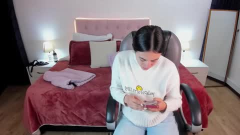 Snapshot of icysweetcam chatting on 11/04/25, 10:03 Icy online show from 11/04/25, 10:03