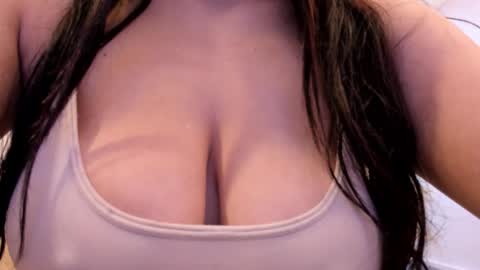 Snapshot of icysweetcam chatting on 11/25/25, 10:26 Icy online show from 11/25/25, 10:26