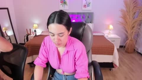 Snapshot of icysweetcam chatting on 02/01/26, 11:53 Icy online show from 02/01/26, 11:53