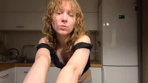 Snapshot of idellwold chatting on 04/07/26, 04:18 Sarah online show from 04/07/26, 04:18