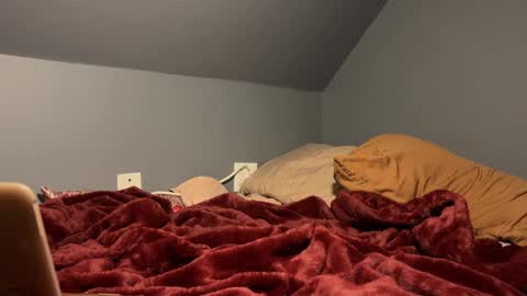 Snapshot of idiomslangs chatting on 10/30/25, 01:40 idiomslangs online show from 10/30/25, 01:40