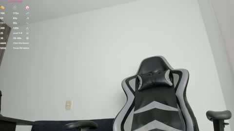 Snapshot of idkusethis chatting on 02/08/25, 02:58 Andrew online show from 02/08/25, 02:58