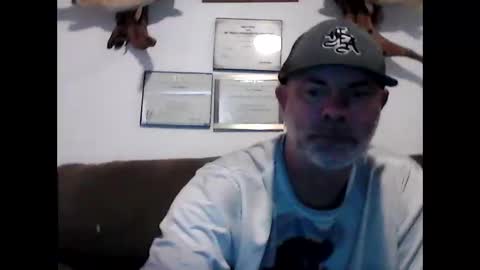 Snapshot of idkwhyidothis348732 chatting on 02/15/25, 05:28 idkwhyidothis348732 online show from 02/15/25, 05:28