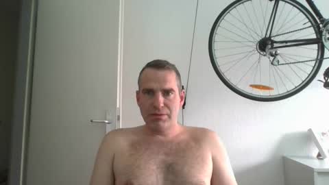 idontknowwhy1 online show from 11/04/25, 09:52