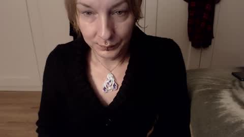 Snapshot of ifk_donkeysfr chatting on 12/16/25, 06:57 Ifk Donkeys online show from 12/16/25, 06:57