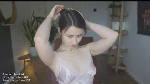 Snapshot of ifyouleave chatting on 11/01/25, 11:23 Belle online show from 11/01/25, 11:23