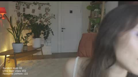 Snapshot of ifyouleave chatting on 12/22/25, 10:12 Belle online show from 12/22/25, 10:12