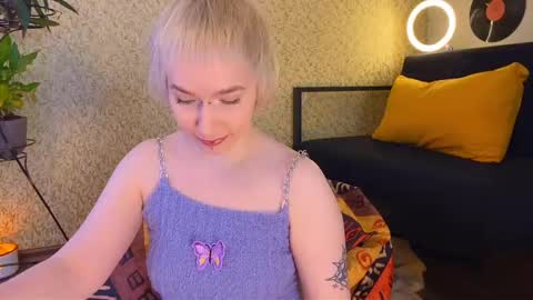 Emmy  help me reach 100 thumbs up online show from 03/02/25, 09:10