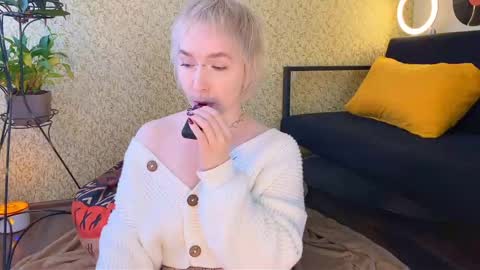 Emmy  help me reach 100 thumbs up online show from 03/10/25, 07:53