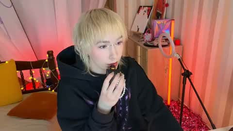 Emmy  help me reach 100 thumbs up online show from 02/20/26, 06:30