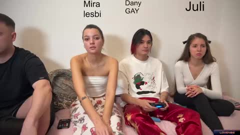 Julia and Mira online show from 01/09/25, 01:35