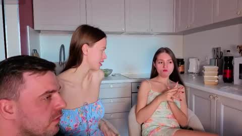 Julia and Mira online show from 10/07/25, 11:07