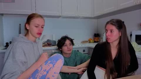 Julia and Mira online show from 01/08/26, 11:34