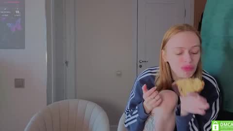 Julia and Mira online show from 04/12/26, 05:34