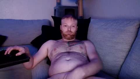 Snapshot of iheartpenguins chatting on 12/17/25, 08:20 pattttt online show from 12/17/25, 08:20