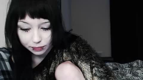 iiiiiiis online show from 12/23/25, 11:08