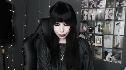 iiiiiiis online show from 04/23/26, 12:29