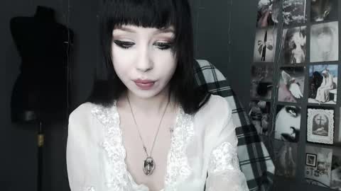 iiiiiiis online show from 05/26/26, 08:38