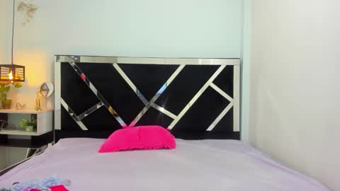 Isabella online show from 09/10/25, 12:38