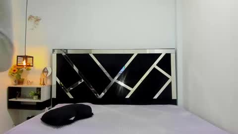 Isabella online show from 09/11/25, 12:38