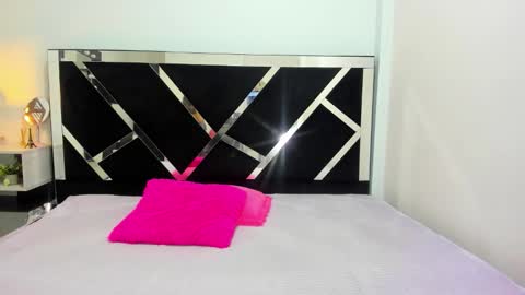 Isabella online show from 09/20/25, 12:39