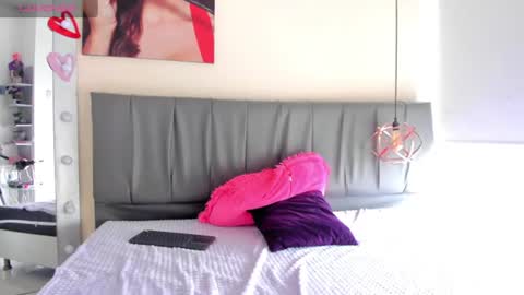Snapshot of iisabella_noa chatting on 07/01/26, 02:40 Isabella online show from 07/01/26, 02:40