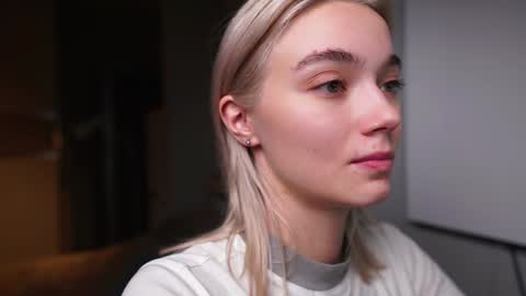 ileanacampbel online show from 12/19/24, 08:02