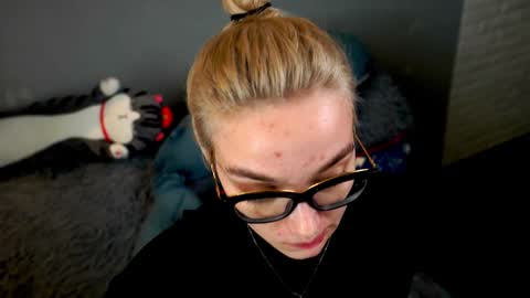 ileanacampbel online show from 02/26/25, 08:48